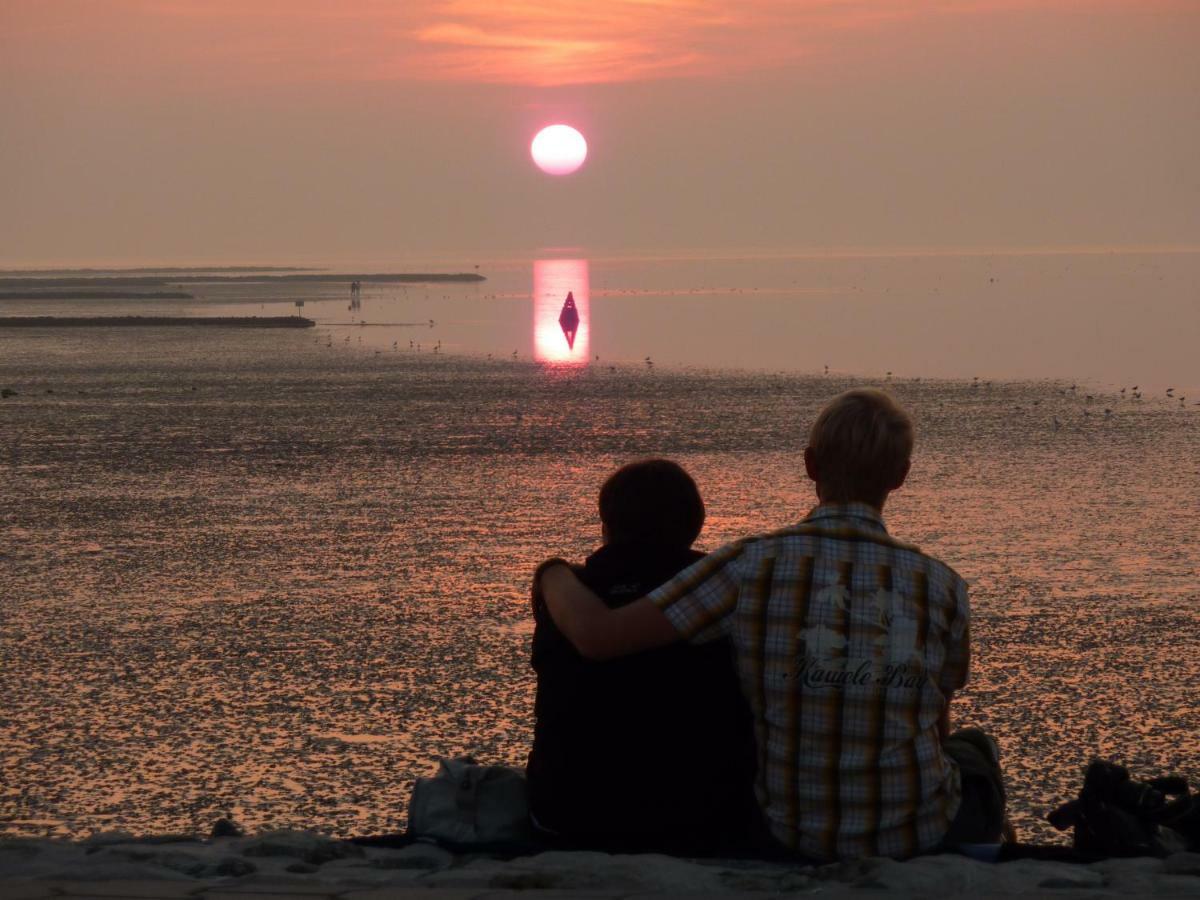 Meine-Nordsee-Fewo Esens Esterno foto